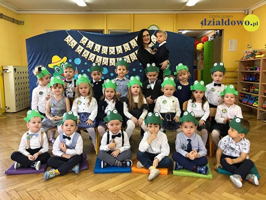 Pasowanie na przedszkolaka grupy „Żabki” w Przedszkolu nr 4 w Działdowie Pasowanie na przedszkolaka grupy „Żabki” w Przedszkolu nr 4 w Działdowie
