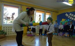 Pasowanie na przedszkolaka grupy „Żabki” w Przedszkolu nr 4 w Działdowie