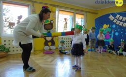 Pasowanie na przedszkolaka grupy „Żabki” w Przedszkolu nr 4 w Działdowie