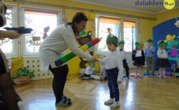 Pasowanie na przedszkolaka grupy „Żabki” w Przedszkolu nr 4 w Działdowie