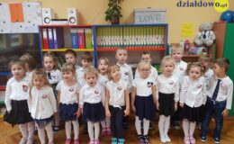 Obchody Narodowego Święta Niepodległości i udział w akcji „Szkoła do hymnu” w Przedszkolu nr 5