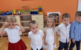 Obchody Narodowego Święta Niepodległości i udział w akcji „Szkoła do hymnu” w Przedszkolu nr 5