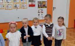 Obchody Narodowego Święta Niepodległości i udział w akcji „Szkoła do hymnu” w Przedszkolu nr 5