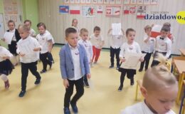 Obchody Narodowego Święta Niepodległości i udział w akcji „Szkoła do hymnu” w Przedszkolu nr 5