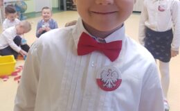 Obchody Narodowego Święta Niepodległości i udział w akcji „Szkoła do hymnu” w Przedszkolu nr 5