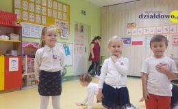 Obchody Narodowego Święta Niepodległości i udział w akcji „Szkoła do hymnu” w Przedszkolu nr 5