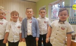 Obchody Narodowego Święta Niepodległości i udział w akcji „Szkoła do hymnu” w Przedszkolu nr 5