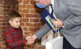 Wręczenie nagród i wyróżnień w konkursie na Kartkę Bożonarodzeniową [zdjęcia]
