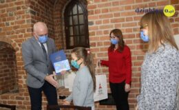 Wręczenie nagród i wyróżnień w konkursie na Kartkę Bożonarodzeniową