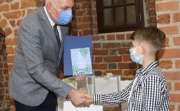 Wręczenie nagród i wyróżnień w konkursie na Kartkę Bożonarodzeniową