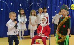 Przedstawienie „Zmartwienie śnieżynek” w wykonaniu Motylków z Przedszkola nr 3 [zdjęcia]