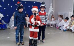Przedstawienie zimowo-świąteczne pt. „W poszukiwaniu choinki” w Przedszkolu nr 4 w Działdowie