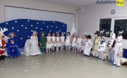 Przedstawienie zimowo-świąteczne pt. „W poszukiwaniu choinki” w Przedszkolu nr 4 w Działdowie