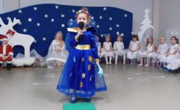 Przedstawienie zimowo-świąteczne pt. „W poszukiwaniu choinki” w Przedszkolu nr 4 w Działdowie