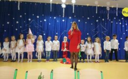 Przedstawienie „Zmartwienie śnieżynek” w wykonaniu Motylków z Przedszkola nr 3