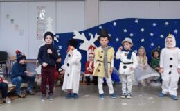 Przedstawienie zimowo-świąteczne pt. „W poszukiwaniu choinki” w Przedszkolu nr 4 w Działdowie