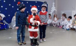 Przedstawienie zimowo-świąteczne pt. „W poszukiwaniu choinki” w Przedszkolu nr 4 w Działdowie