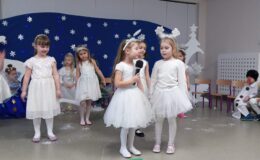 Przedstawienie zimowo-świąteczne pt. „W poszukiwaniu choinki” w Przedszkolu nr 4 w Działdowie