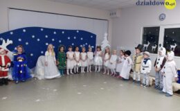 Przedstawienie zimowo-świąteczne pt. „W poszukiwaniu choinki” w Przedszkolu nr 4 w Działdowie