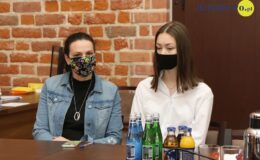 Najzdolniejsi uczniowie naszego miasta otrzymali z rąk burmistrza stypendia [zdjęcia]