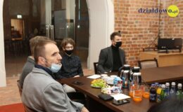 Najzdolniejsi uczniowie naszego miasta otrzymali z rąk burmistrza stypendia