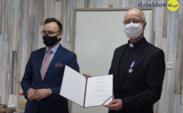 Rzecznik Praw Dziecka uhonorował dyrektora Caritas