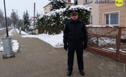 Chodnik powinien być odśnieżony!