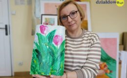 Tulipany malowane na kleju. MDK Działdowo poleca
