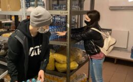 Akcja Samorządu Uczniowskiego na rzecz pacjentów szpitala [zdjęcia]