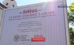 Wystawa o niemieckich obozach w Działdowie już stoi przy działdowskim ratuszu