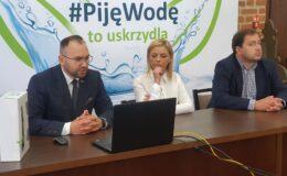 W lato, jak i w ciągu całego roku, najlepiej pić wodę i to z naszego wodociągu