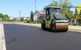 Druga warstwa asfaltu na ul. Krasickiego