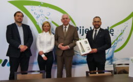 W lato, jak i w ciągu całego roku, najlepiej pić wodę i to z naszego wodociągu