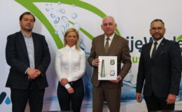 W lato, jak i w ciągu całego roku, najlepiej pić wodę i to z naszego wodociągu