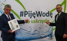 W lato, jak i w ciągu całego roku, najlepiej pić wodę i to z naszego wodociągu