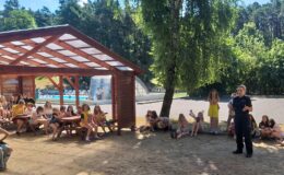 Bezpieczne wakacje tematem spotkań z uczestnikami kolonii