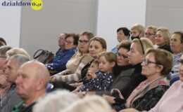 Pełna widownia na przedstawieniu „Czekoladki”