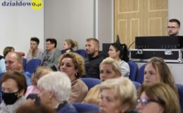 Pełna widownia na przedstawieniu „Czekoladki”