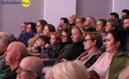 Pełna widownia na przedstawieniu „Czekoladki”
