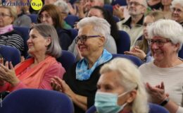 Pełna widownia na przedstawieniu „Czekoladki”
