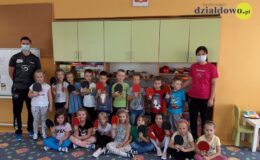 Nauka gry w tenisa w Przedszkolu nr 3 w Działdowie