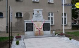 Odsłonięcie odrestaurowanego pomnika na terenie byłego obozu Soldau w Działdowie