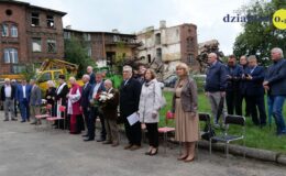 Odsłonięcie odrestaurowanego pomnika na terenie byłego obozu Soldau w Działdowie
