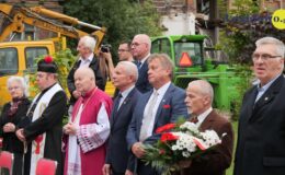 Odsłonięcie odrestaurowanego pomnika na terenie byłego obozu Soldau w Działdowie