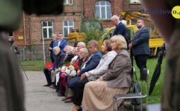 Odsłonięcie odrestaurowanego pomnika na terenie byłego obozu Soldau w Działdowie