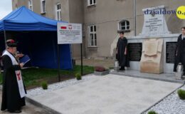 Odsłonięcie odrestaurowanego pomnika na terenie byłego obozu Soldau w Działdowie