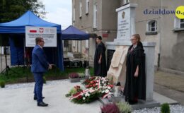 Odsłonięcie odrestaurowanego pomnika na terenie byłego obozu Soldau w Działdowie