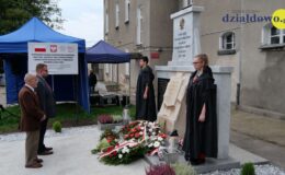 Odsłonięcie odrestaurowanego pomnika na terenie byłego obozu Soldau w Działdowie