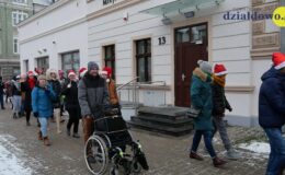 Sztafeta z Mikołajem przeszła ulicami Działdowa