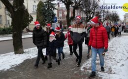 Sztafeta z Mikołajem przeszła ulicami Działdowa